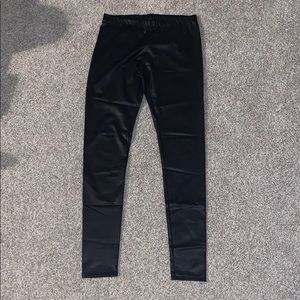NWOT faux Leather leggings sz L